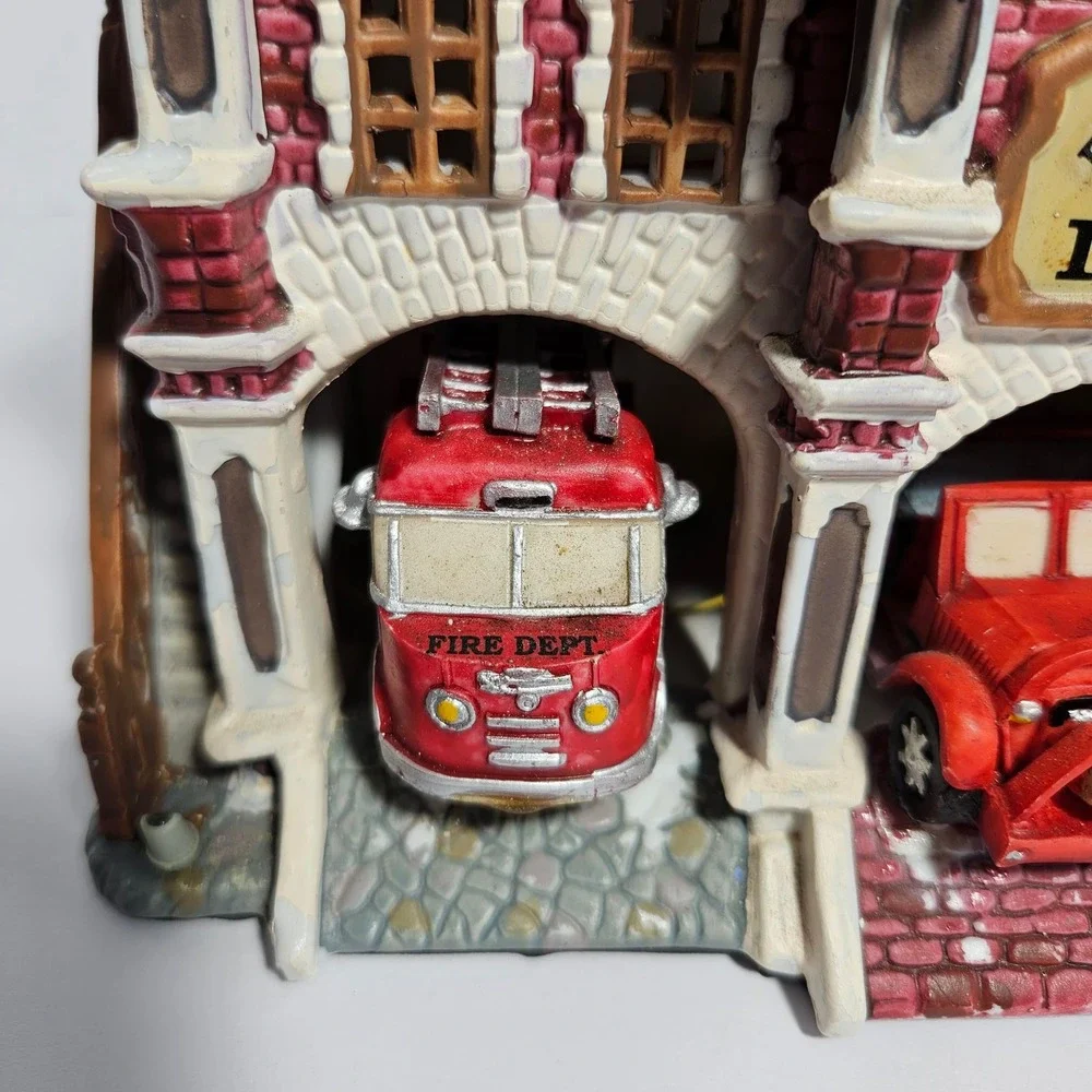 Lemax Caddington Village Engine House No 8 Lighted Christmas Building 55228